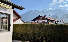 Kleines Häuschen mit Bergblick